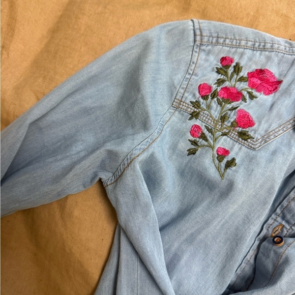 Zara chambray Embroidered flowers button down Denim Shirt - Picture 6 of 7